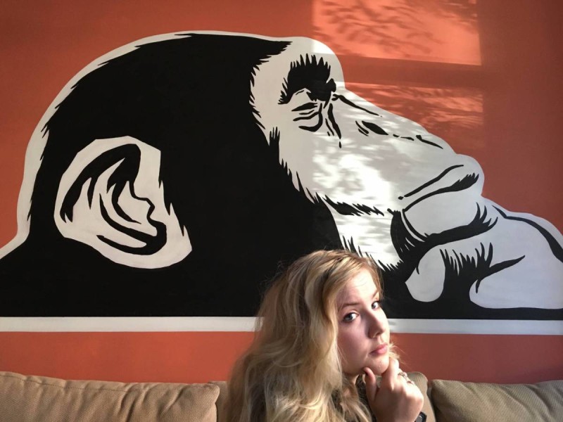 My-first-airbnb-experience-flat-wall-art-girlfriend-pose